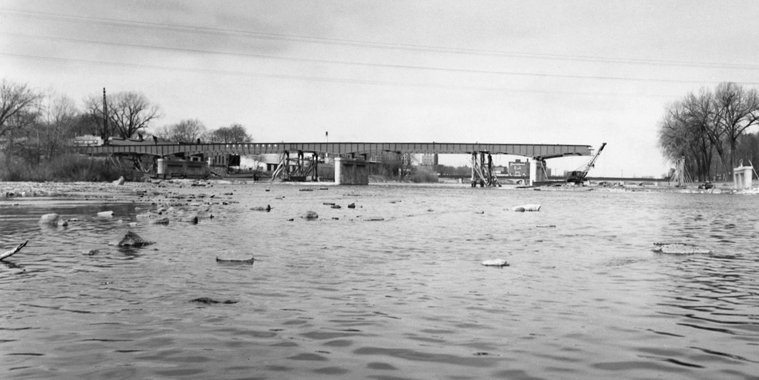 Page 51 Waterloo’s First Street Bridge under construction.jpg